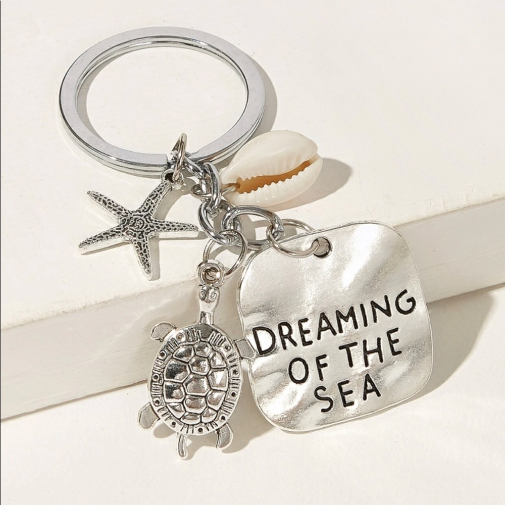 Dreaming of the sea keychain